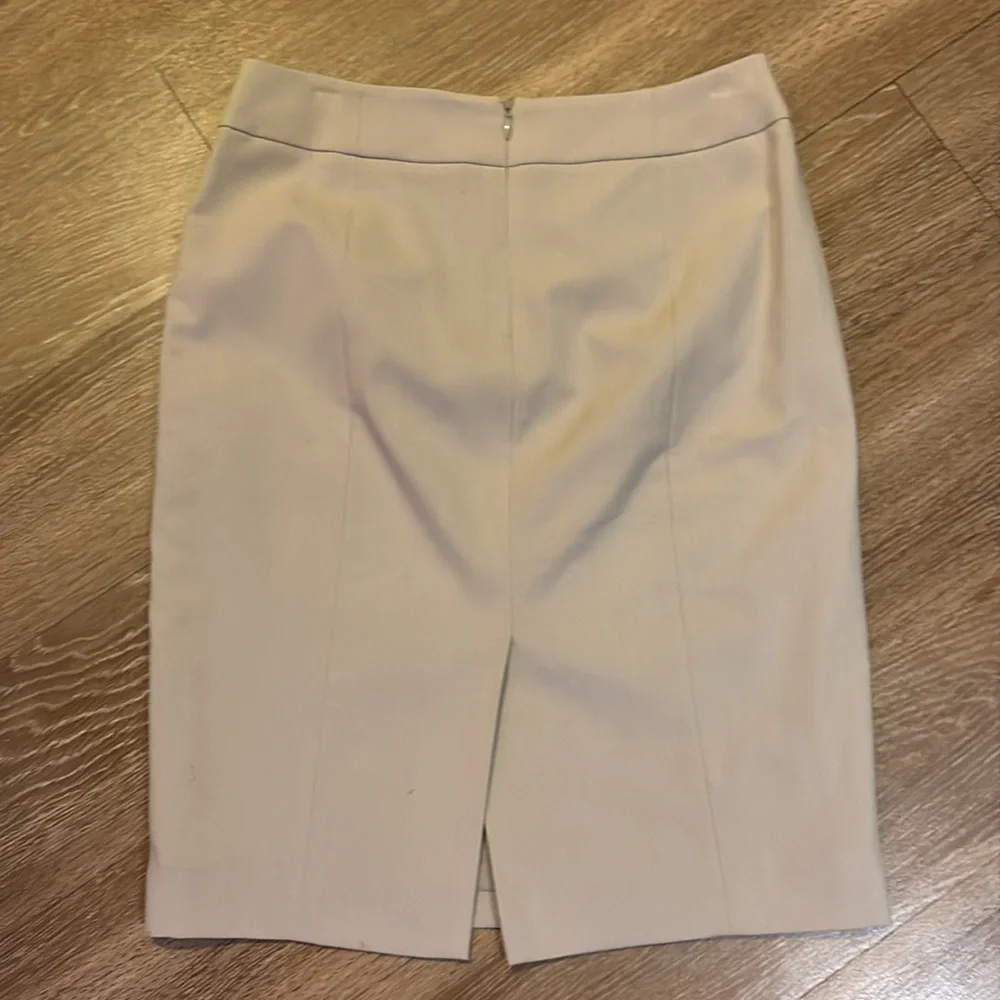 EUC Calvin Klein Taupe pencil skirt size 4 - Picture 2 of 5